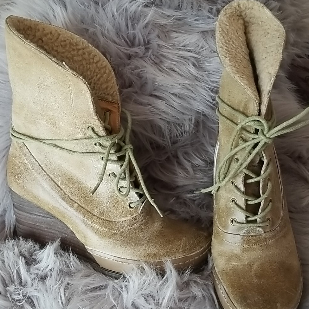 Boots - Picture 3 of 8